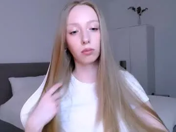 luna_insanity — hand bra #shy #blonde #natural #skinny [129 tokens remaining]