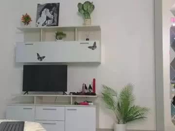 Freechat molliblum on Chaturbate