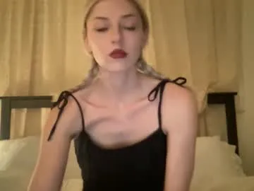 noscandal — reading venus in furs #blonde #cute #natural