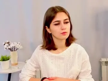 olindaorlow — GOAL : Air kiss Hi everyone! Welcome to my room, I thought I'd come back, I missed you.  #young #18 #teen #shy #brunette [20 tokens remaining]
