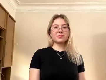onitapotsander — make Show my sexy feet | Hello, its my first day, my name Lina | #shy #new #blond #cute  [28 tokens remaining]