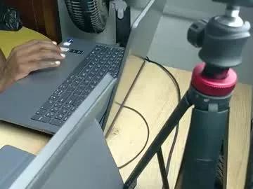 Join Chaturbate's Petitestrawberry18 petitestrawberry18 from Chaturbate