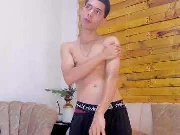 prettyboyy_13 from Chaturbate