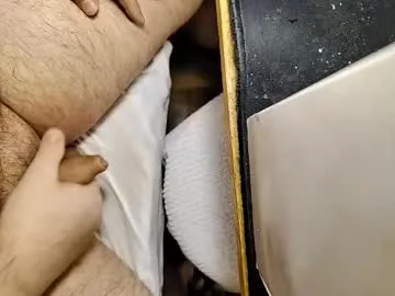 small_1986 on Chaturbate