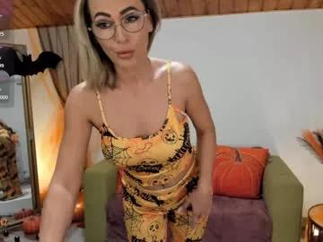 Explore Solar_criss, she wants to masturbate for you solar_criss from Chaturbate