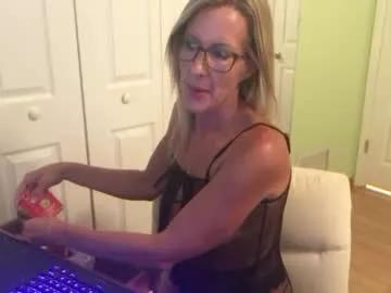 sunniemilf on Chaturbate 