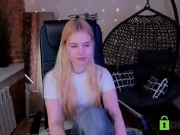 sweetie_mi — Hello! let's have some fun!  #new #nonude #teen #shy #18 [162 tokens remaining]