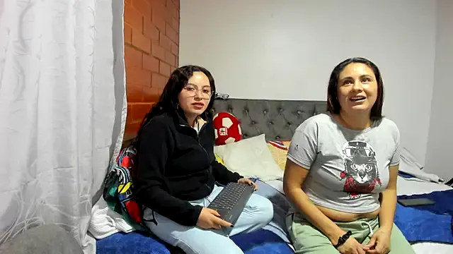 _girls_on_fire_ on StripChat