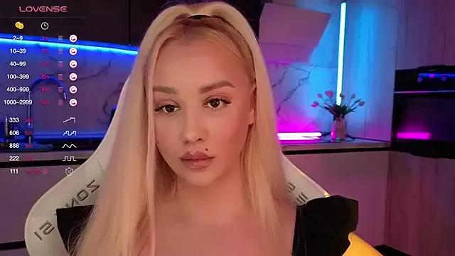 Slutty _NevaDa_ wants you to fuck her body now _NevaDa_ from StripChat