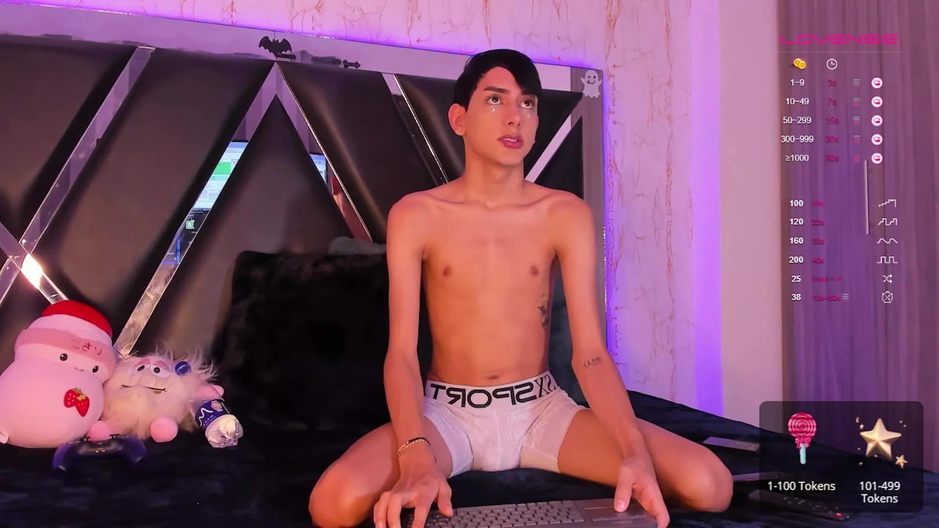 aaronKeller on StripChat 