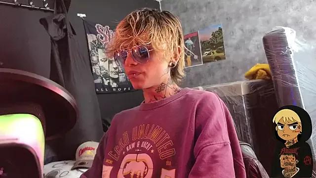 Admire gorgeous camwhore AcidMilo AcidMilo from StripChat