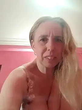 Adinashow12 — Senza mutandine flash pussy