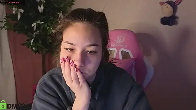 Al1ice_Moures — breasts close up+oil