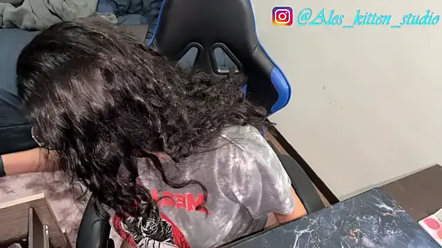 Ales_Kitten_Live