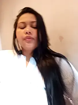 Alessandraa- on StripChat