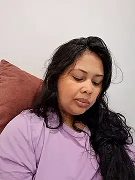 Alessandraa- on StripChat