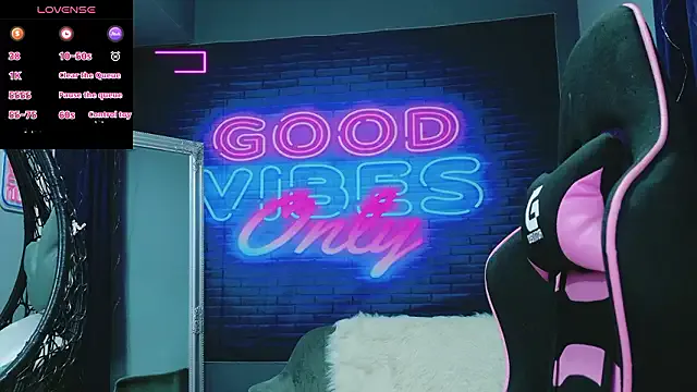 AlessiaCroft — bounce boobies