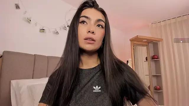 Alexandra_ra on StripChat