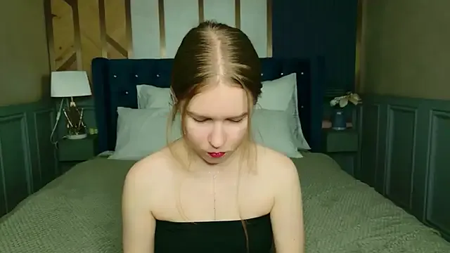 Alida_Brice — lick lips