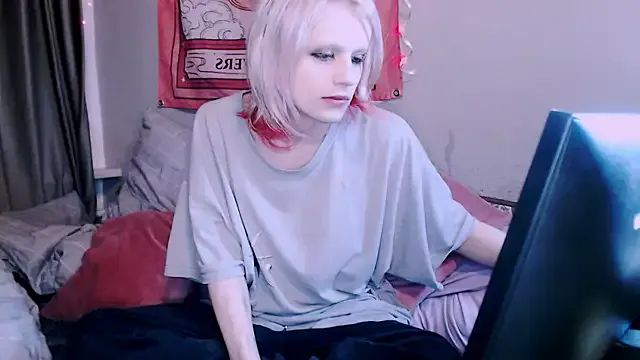 Alien_Bella on StripChat