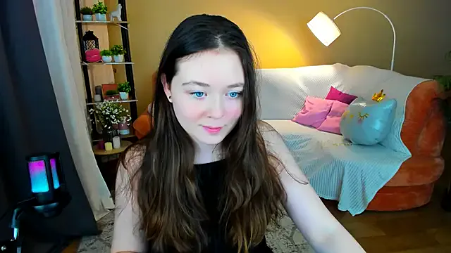 AlluringLookk — Freechat on StripChat