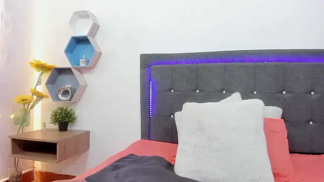 Angiehuston1