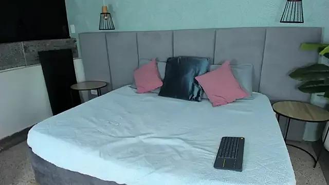 Annie-Wolf from StripChat