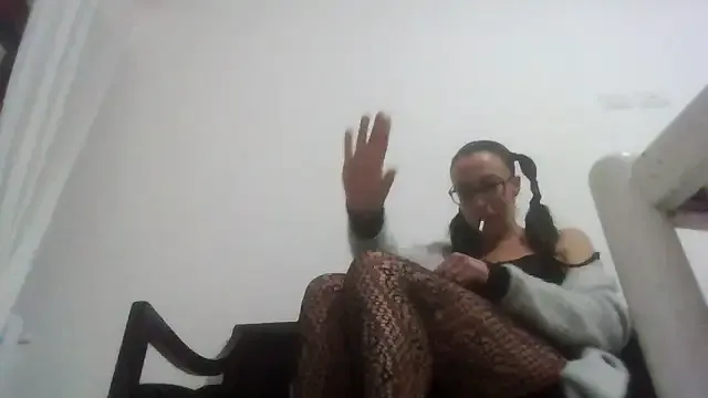 Astrid3 — via il tanga, facci vedere la patata