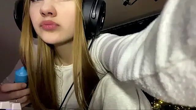 axin_burnell — kiss kiss