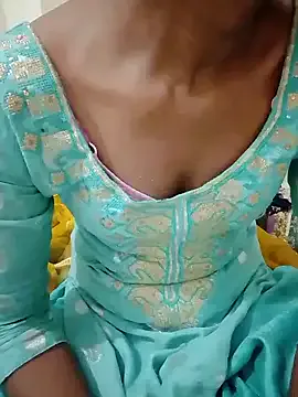 Ayesha_Khan1