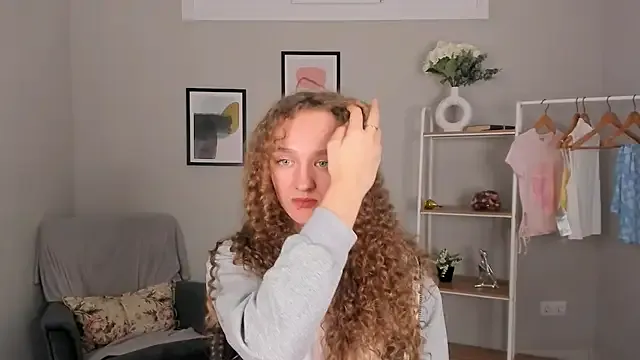 Beily_Moone — Lick fingers and Eye contact