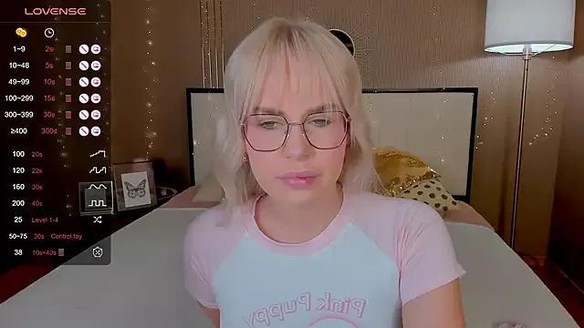 bellatip on StripChat 