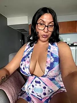 Join hot performer BigBootyButter BigBootyButter from StripChat