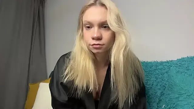 Bl1ssfulSof1 on StripChat