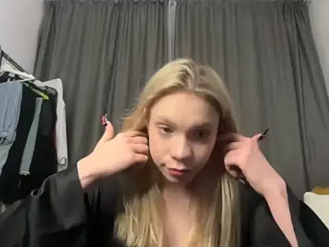 Bl1ssfulSof1 on StripChat