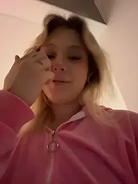 CaitlinSugar — suck my fingers