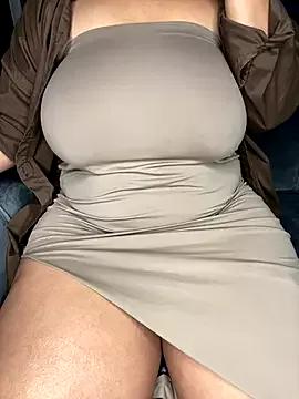 CARAMELGODDESSX23 on StripChat 