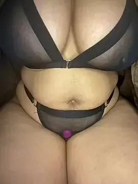 CARAMELGODDESSX23 on StripChat 