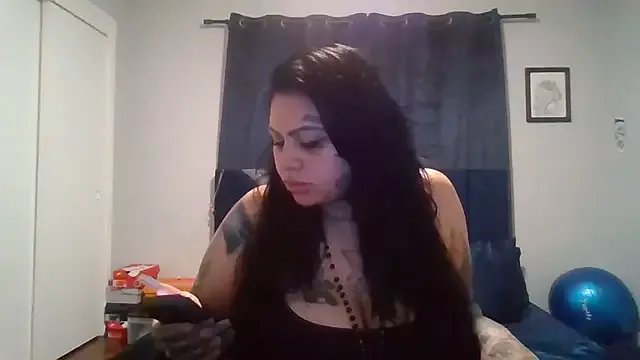 chicanachic13 on StripChat 