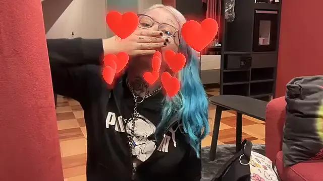 Freechat coyemoo on StripChat