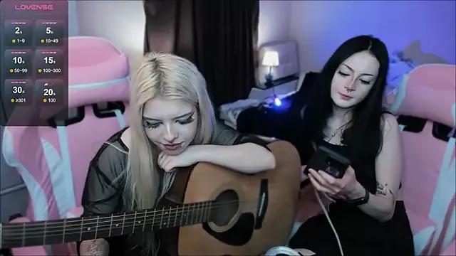 Cuddly_Kitten on StripChat 