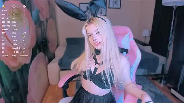 Cuddly_Kitten on StripChat 