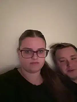 CurvyPaar2 — Arsch zeigen