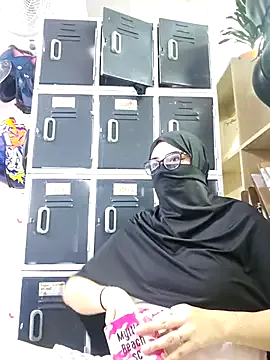 Dalia_Reem — Slap my tits 