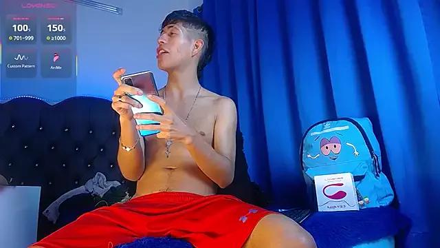 Cute Dareck_18 wants you to fuck his body now dareck_18 from StripChat
