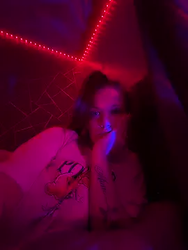 DarkdesireXoX — Distract me from the game