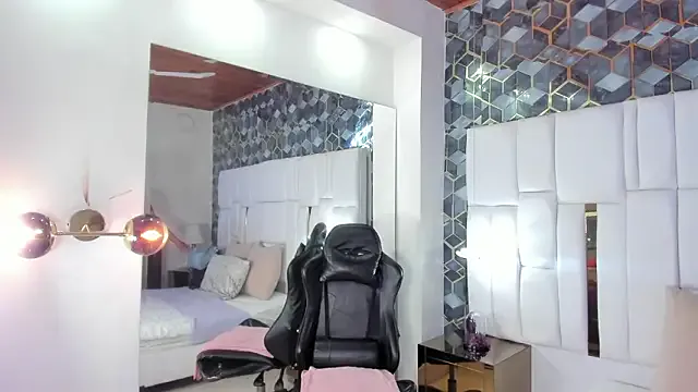 denisse_khan — Shake my ass in your face 