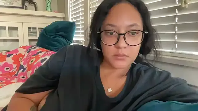 dreamyriri — strip tease with full pussy spread