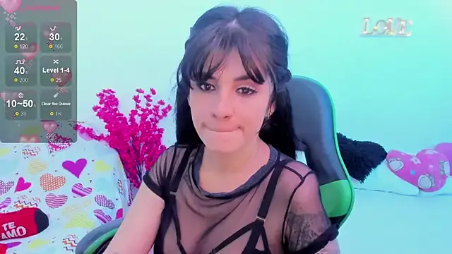 elissa_iris — get up and show you my outfit