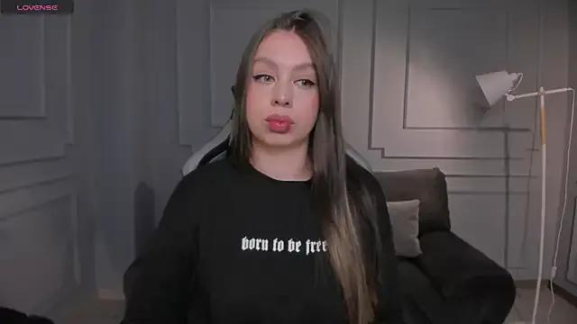 EllaClark on StripChat 